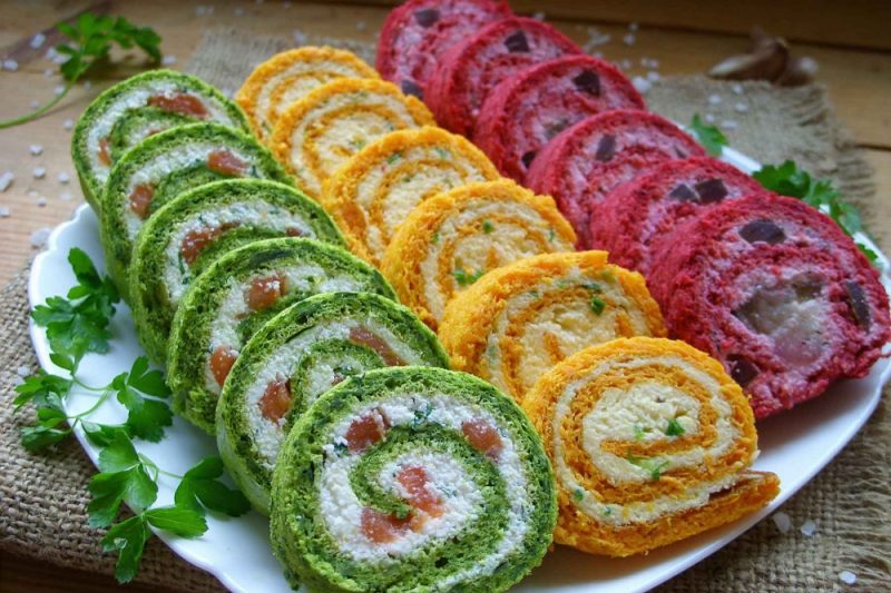 Шпинатный рулет с лососем и сливочным сыром