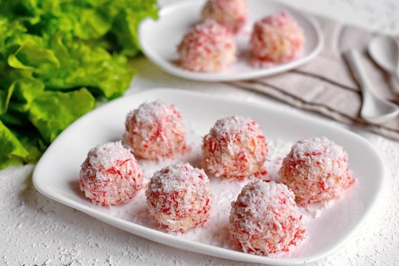 Закуска «Рафаэлло» из крабовых палочек