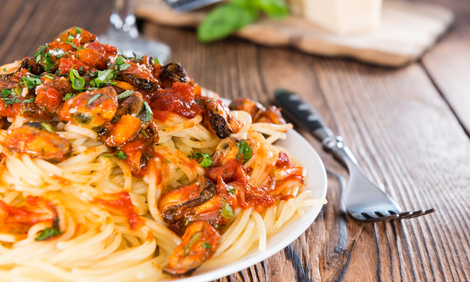 Макароны с курицей и вялеными томатами