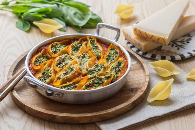 Паста в форме ракушек с брокколи и грибами