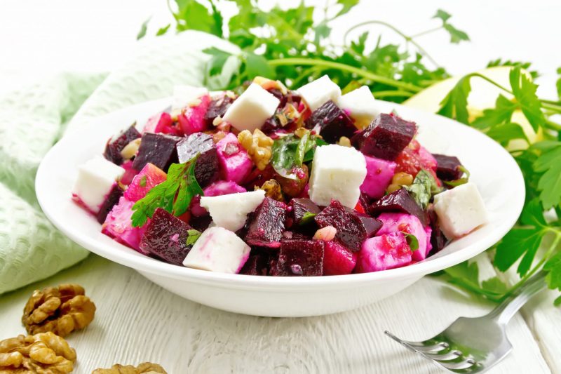 Салат со свеклой и баклажанами: полезно, вкусно и ярко