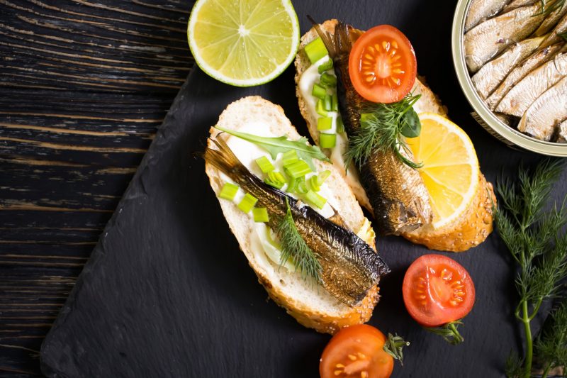 Бутерброды со шпротами