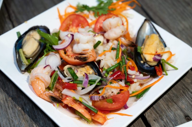 Салат из морепродуктов — лёгкость вкуса и морская свежесть